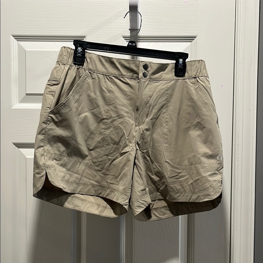 The American outdoorsman size Large women’s causal shorts